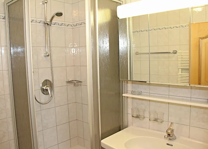 ペンション ゾンライテン ホテル トゥクス