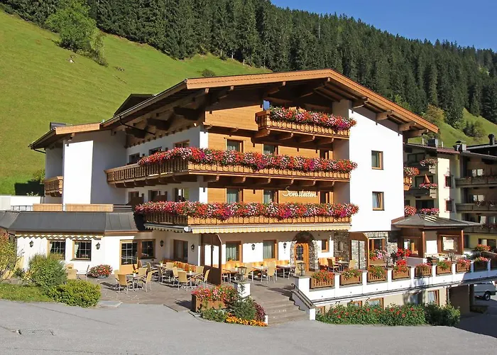 ホテル ペンション ゾンライテン トゥクス