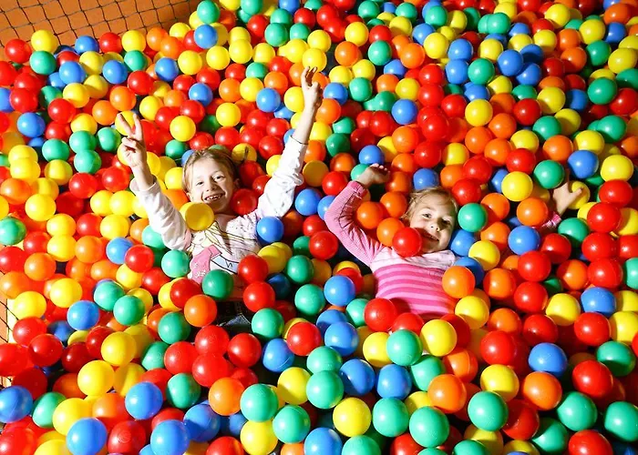 ホテル ペンション ゾンライテン トゥクス