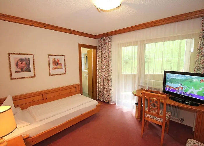 ホテル ペンション ゾンライテン トゥクス